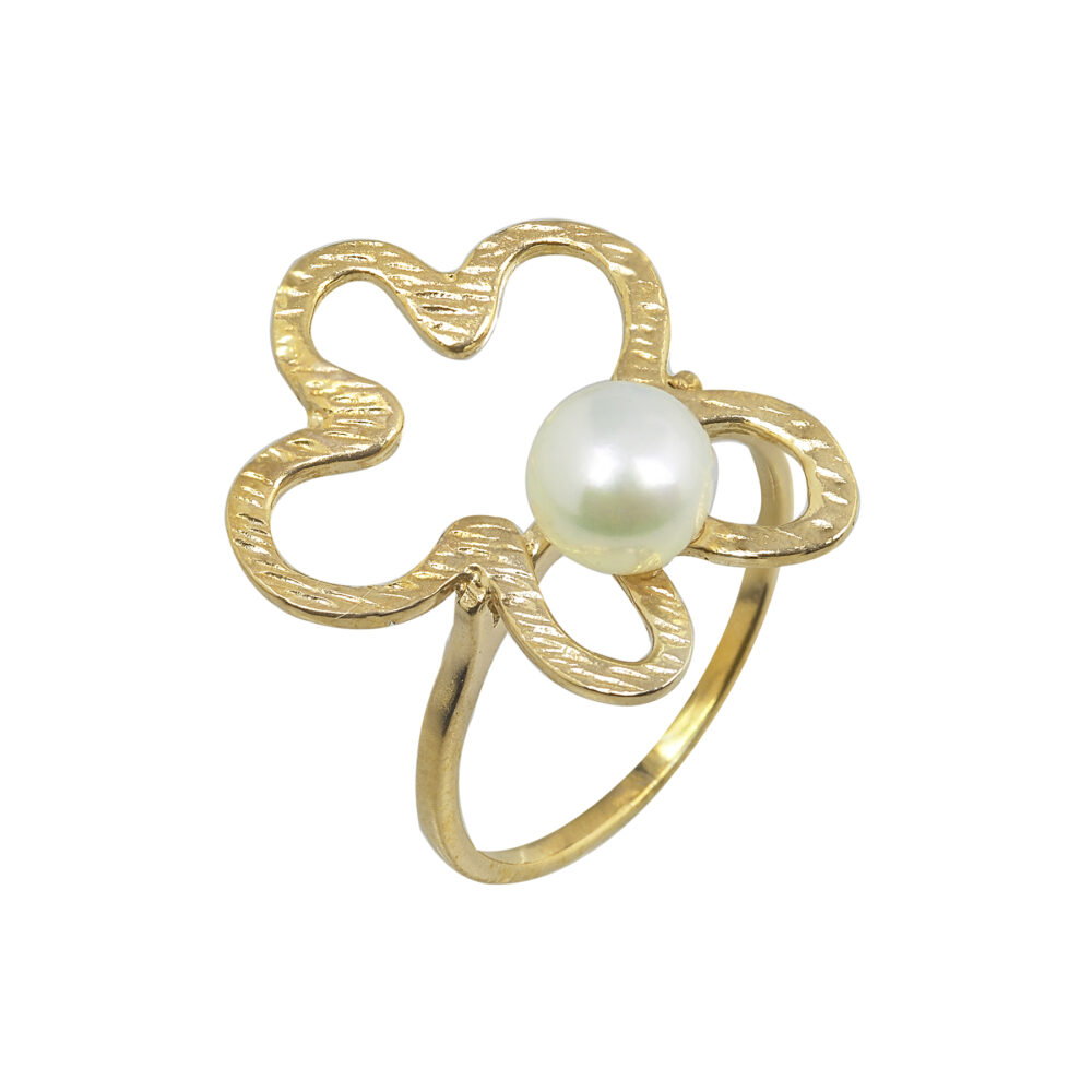 Sterling silver ring with pearl
