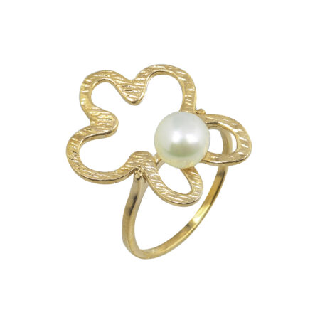 Sterling silver ring with pearl