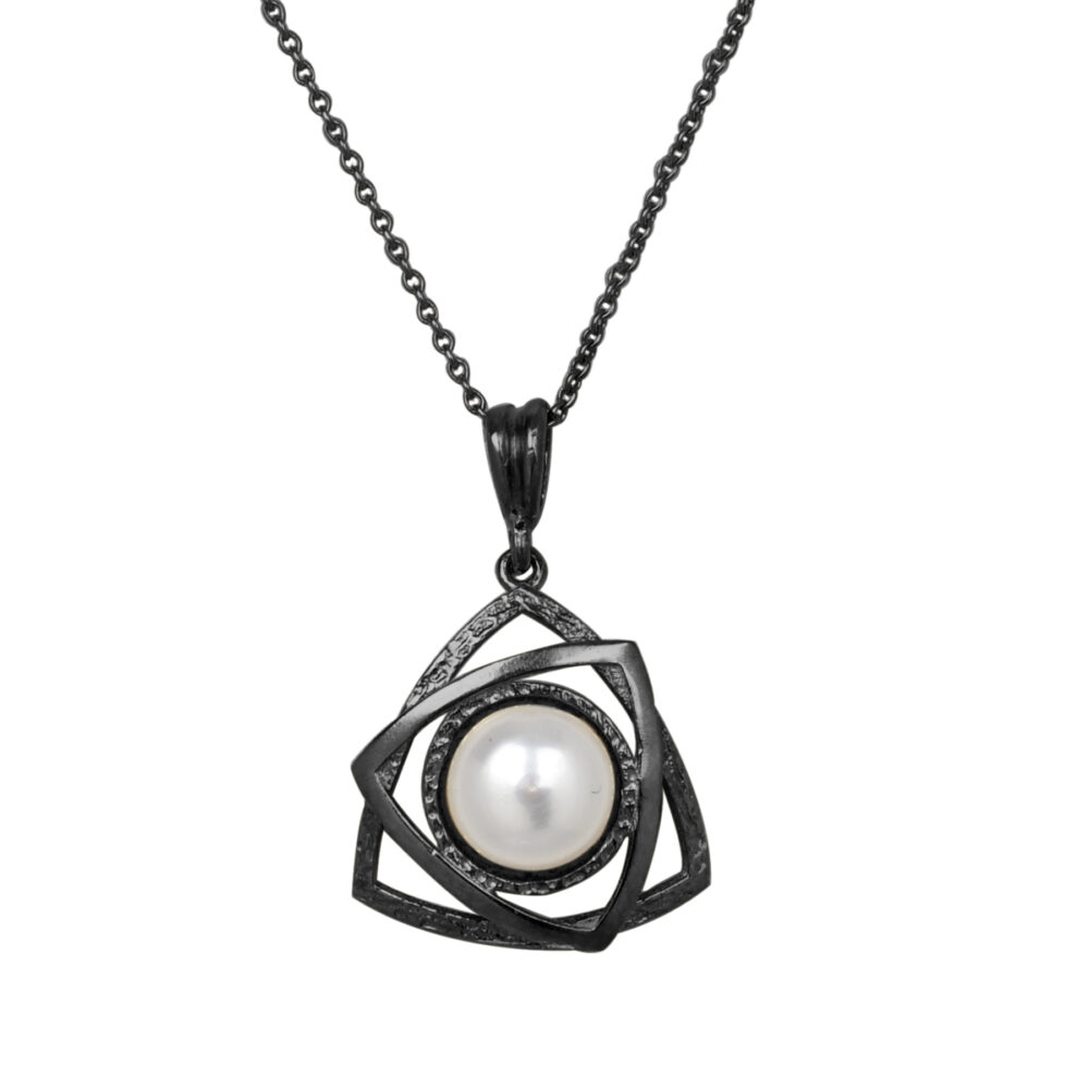 Sterling silver pendant with pearl