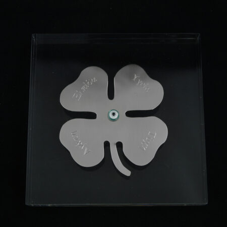 Decorative plexiglass with four-leaf plexiglass