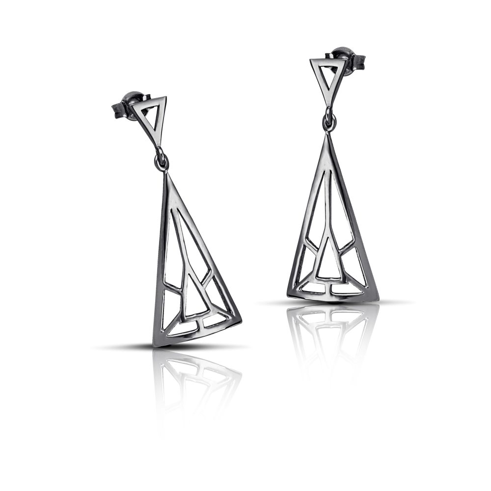 Silver earrings in triangle shape - Image 4