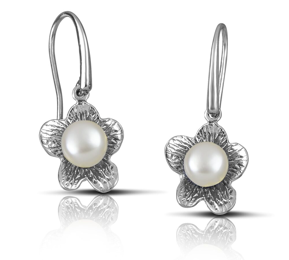 Silver flower pendant earrings with pearl