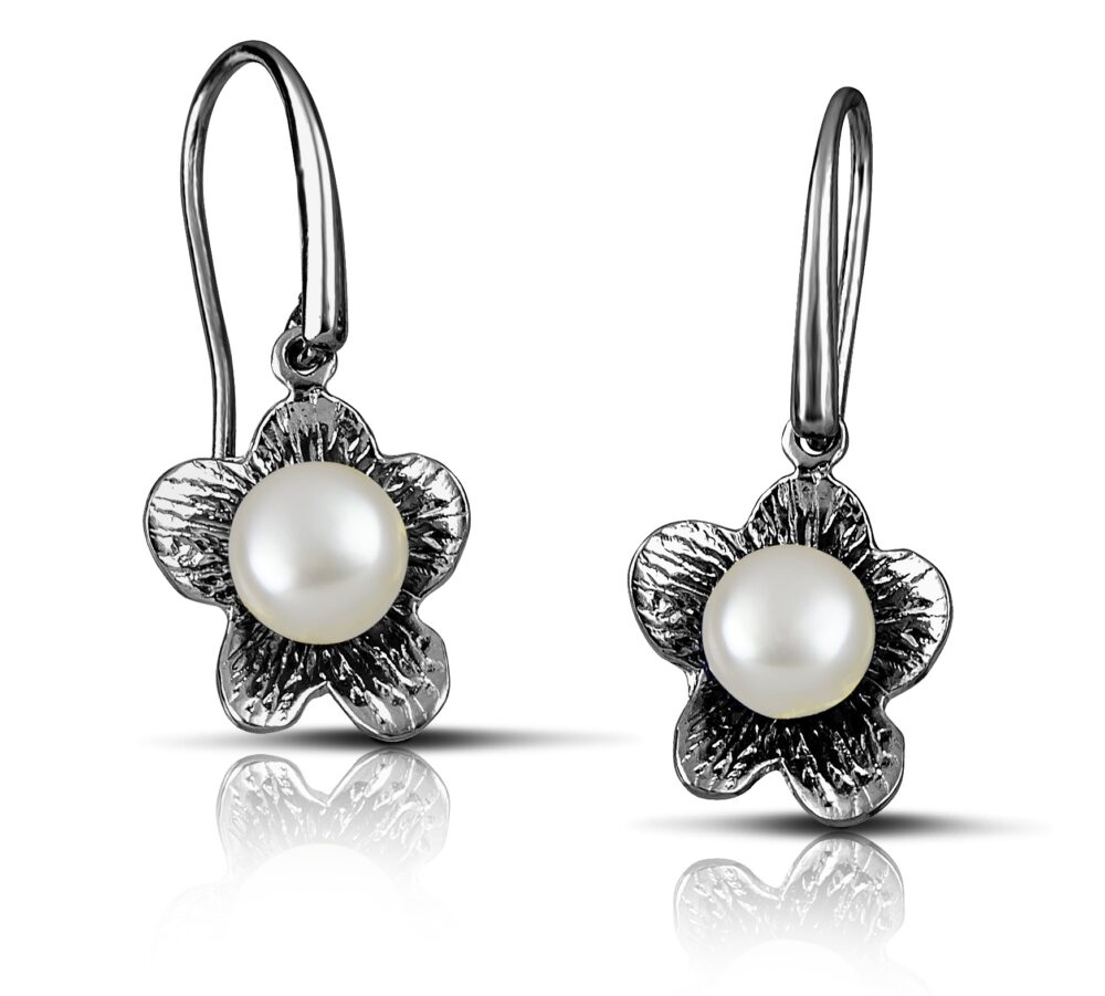 Silver flower pendant earrings with pearl - Image 2